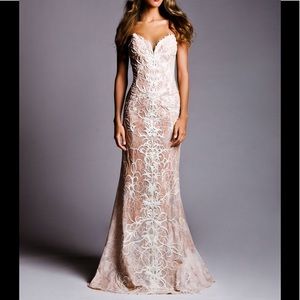 Nwt Holt couture puff paint gown